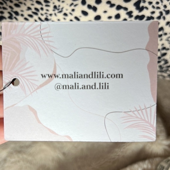 Mali & Lili Weekender Duffel Overnight Bag - Cream and Black Leopard Print - Picture 8 of 9